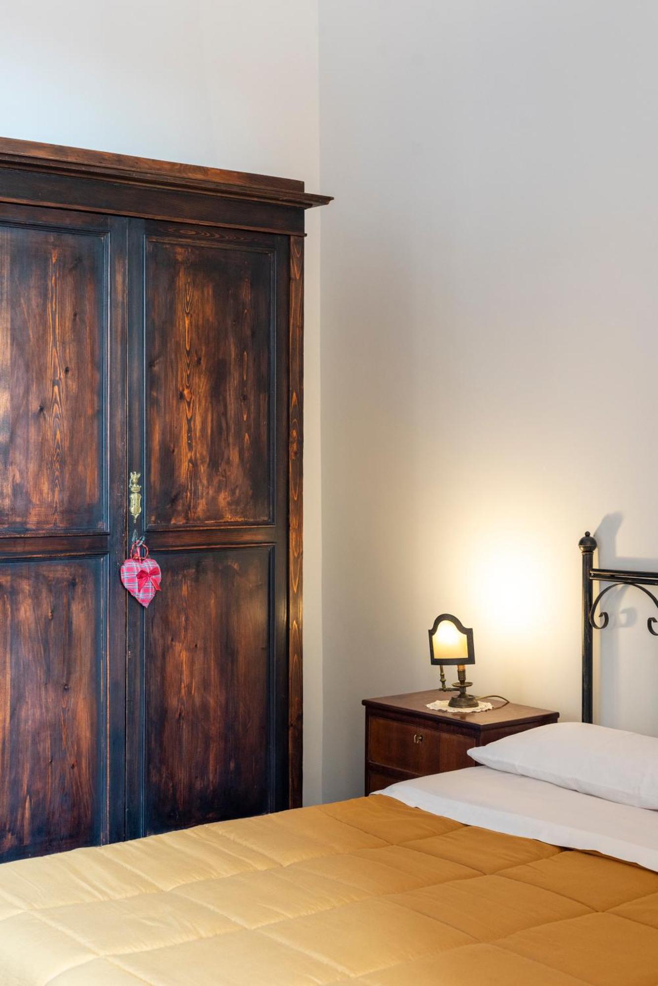 B&B Le Stanze Dei Mille Neapel Exteriör bild